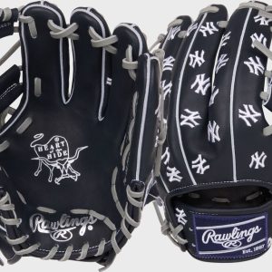 New York Yankees Heart of the Hide 11.75-Inch Infield Glove